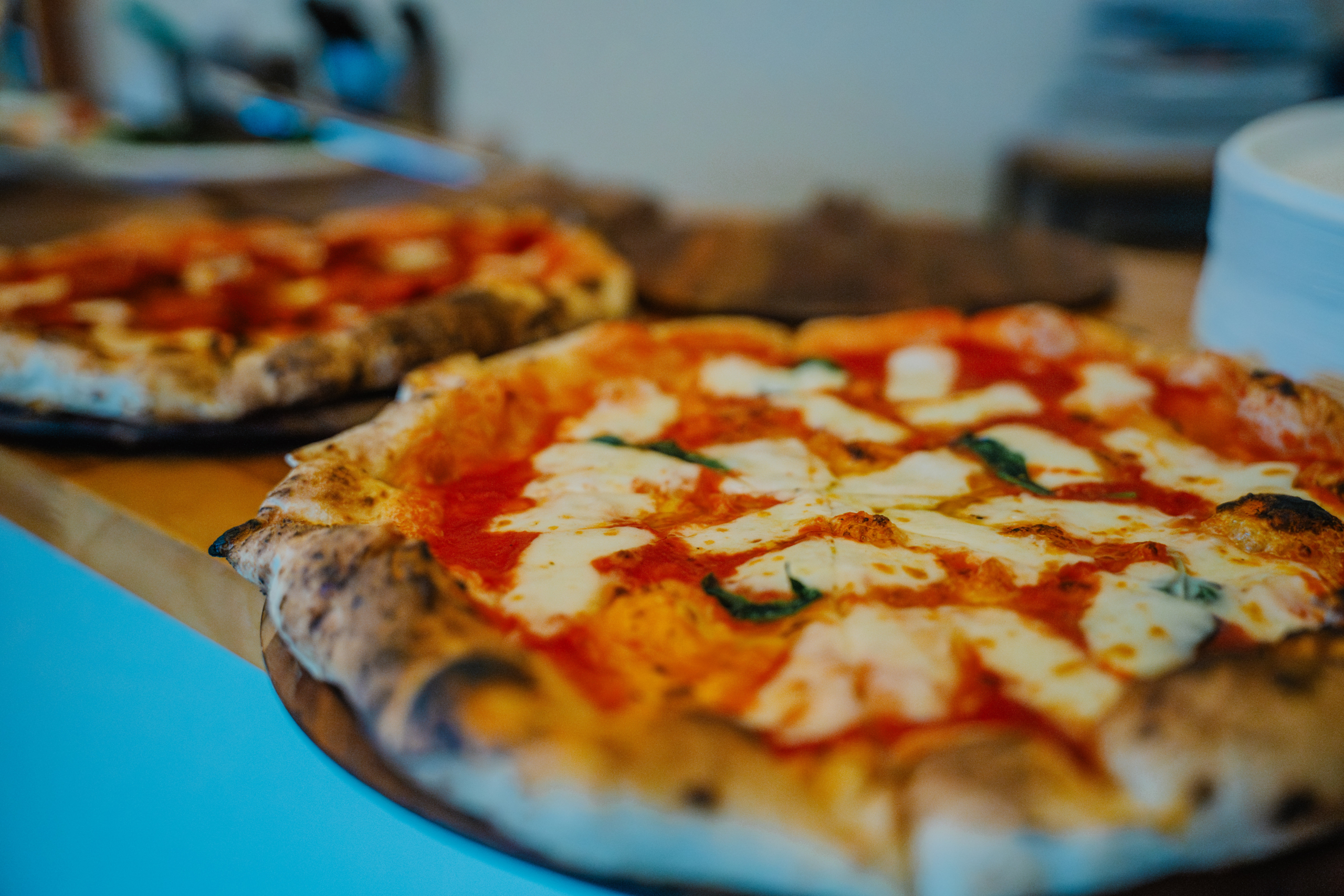 Wedding Content Creator Southampton 3 Wood-fired pizzas served to wedding guests